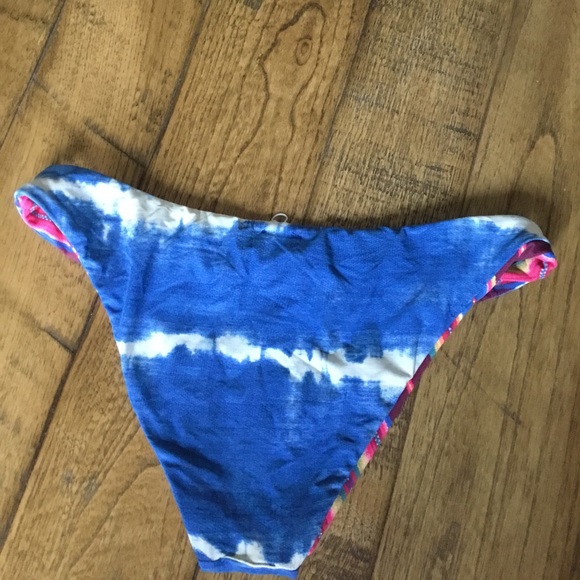 NWOT Reversible Bikini bottoms - Picture 3 of 3